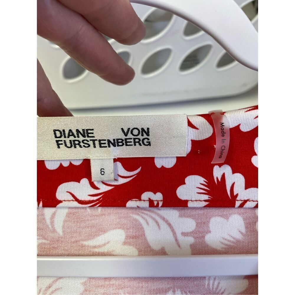 Diane Von Furstenberg Red and White Silk Blend Wrap Dress Size 6 - Picture 6 of 8